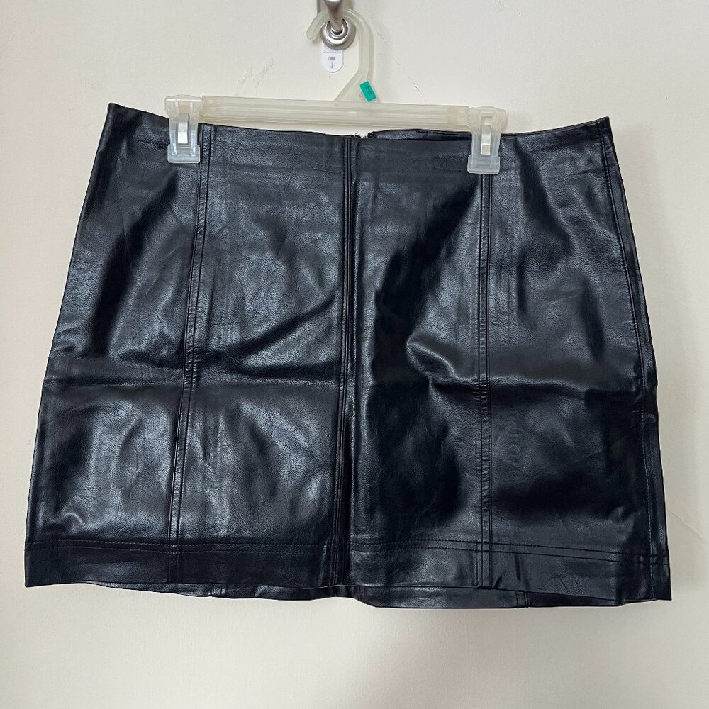 Pleather mini black skirt